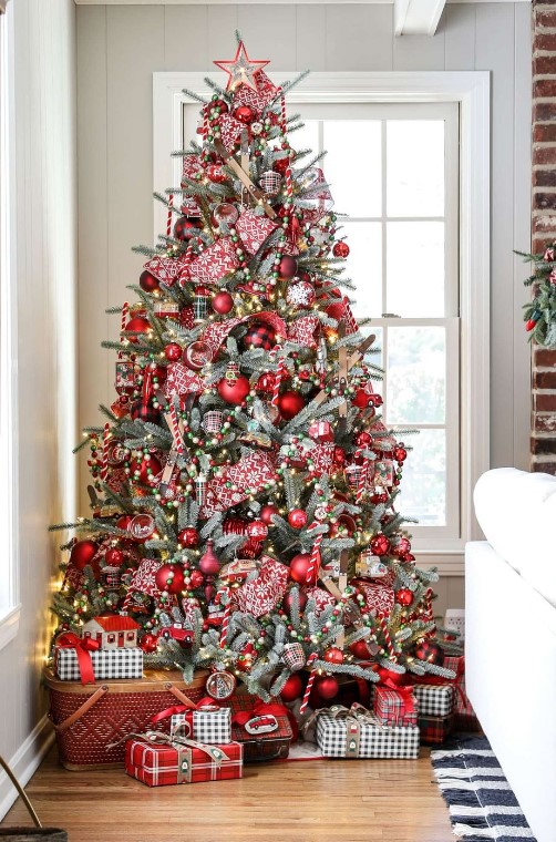 20 Creative Christmas Tree Decorating Ideas to Get You Into The Holiday ...