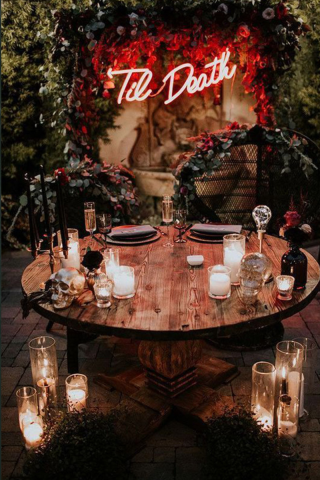 Decorations with unique Halloween wedding ideas