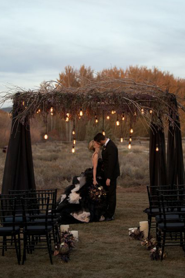 Distinctive Halloween Wedding Ideas for Arches