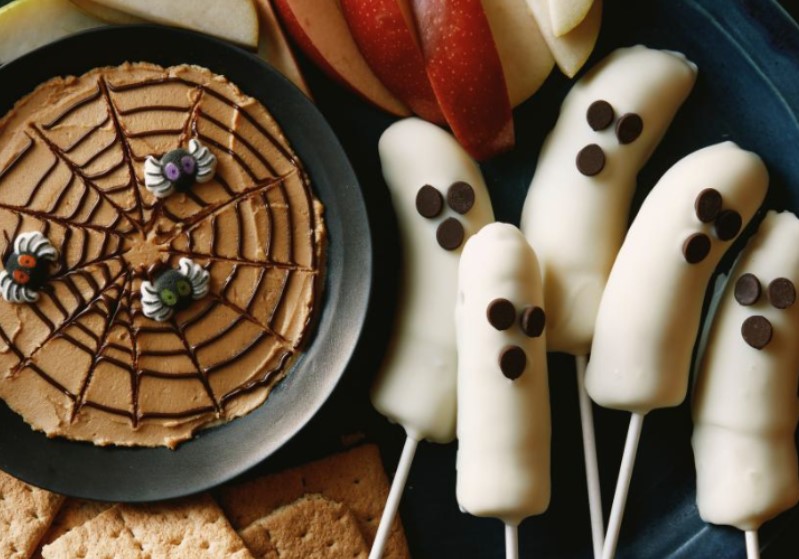Cute Ghost Banana and Peanut Butter Dip