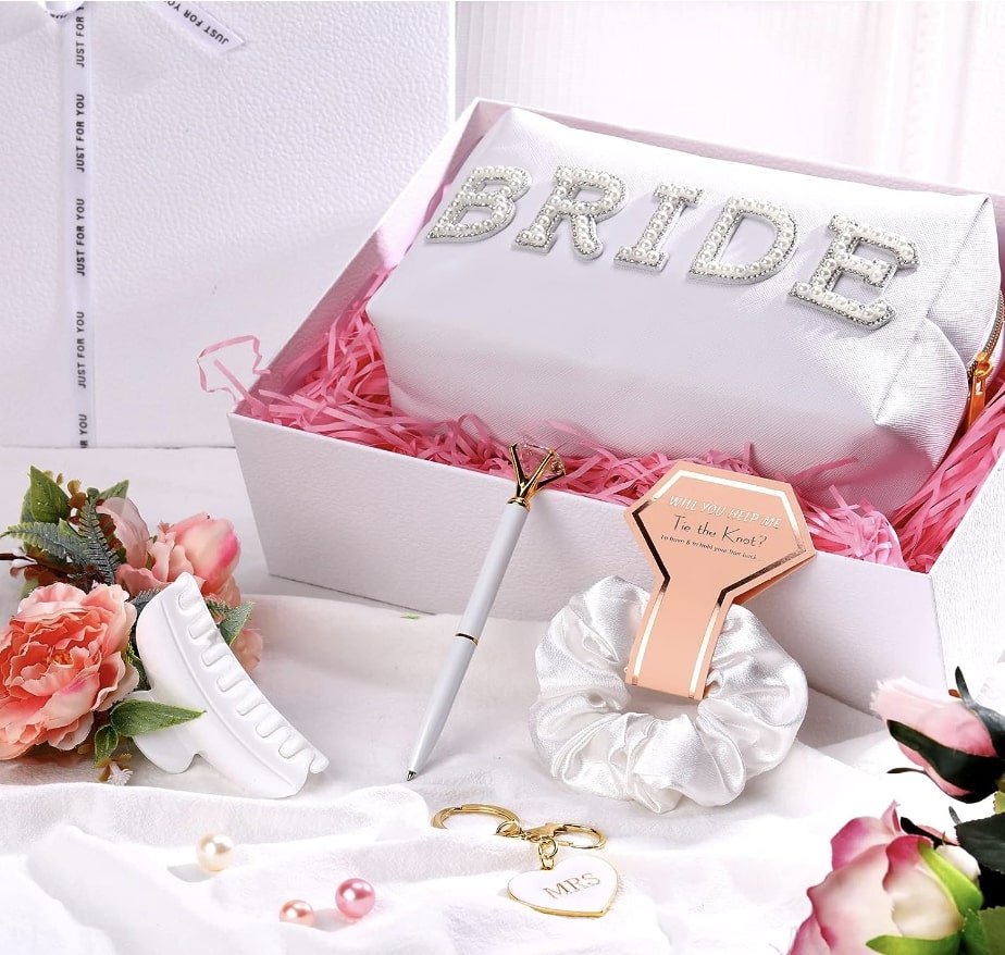 Bride Gift - Buy Gifts for Bride Online on Her Wedding at Makemytrip