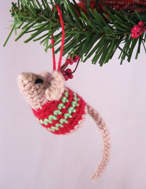 DIY Crochet Little Christmas Mouse