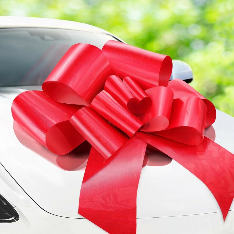 Big holiday bows sell idea of cars as gifts – Orange County Register