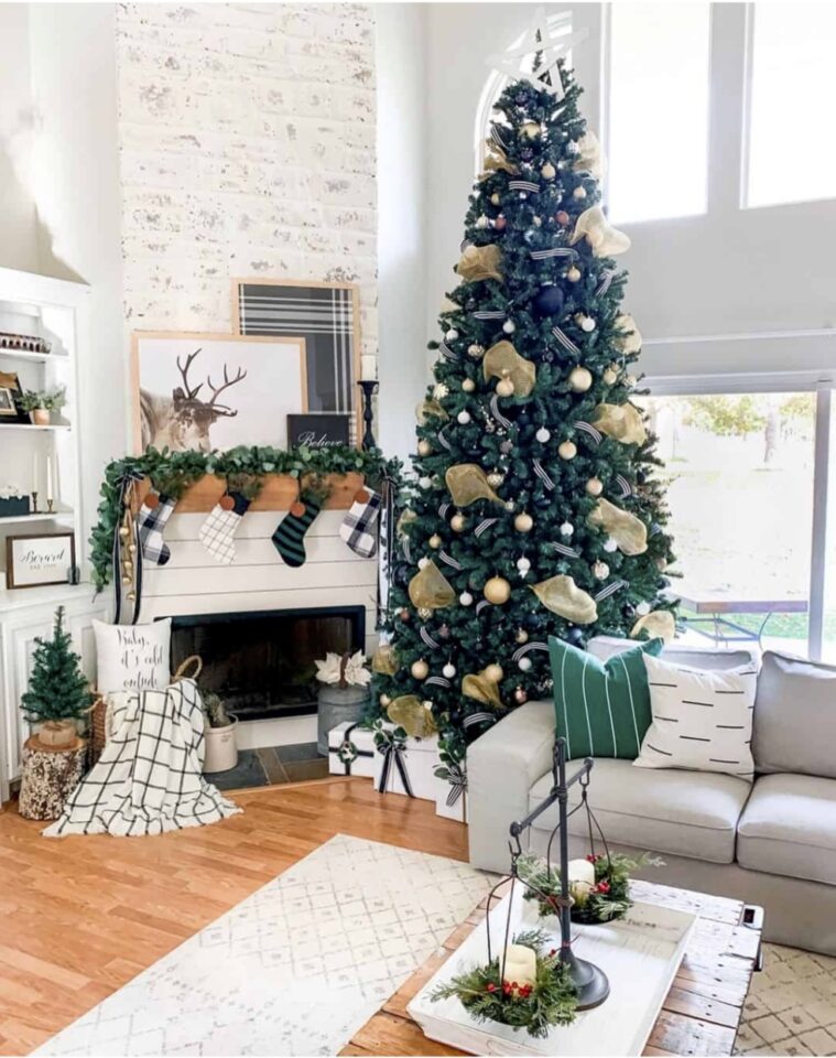 25 Cozy Buffalo Check Christmas Decor Ideas - DigsDigs