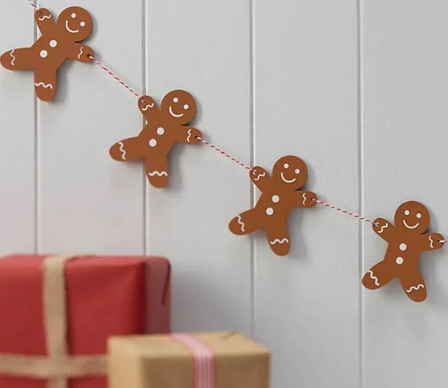 Cheerful Garland Chain of Wooden Gingerbread Men