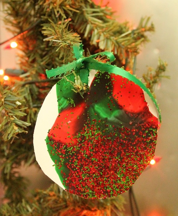 Easy Christmas Spin Art for Toddlers