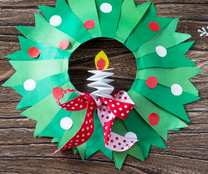 Christmas paper plate wreath