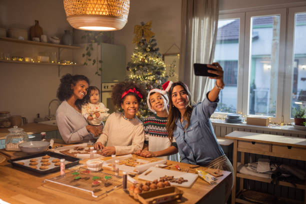 Bake Christmas Cookies