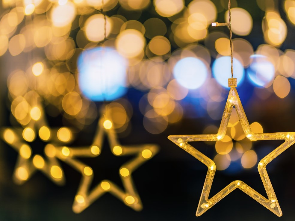 30 Creative Christmas Tree Garland Ideas To Try in 2024 Loveable