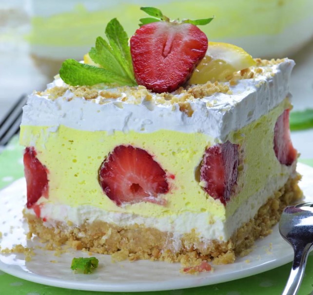 Strawberry Lemonade Lasagna