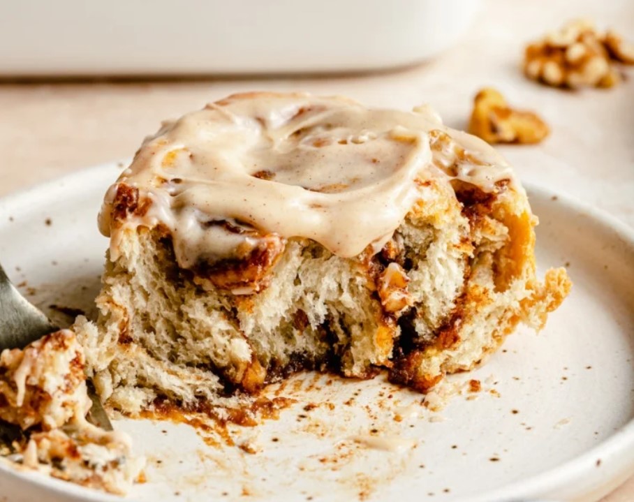 Vegan banana cinnamon rolls