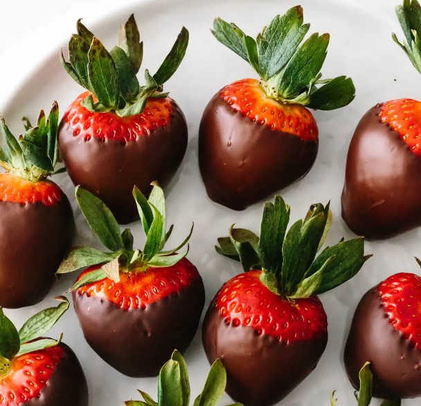 Vegan chocolate-covered strawberries