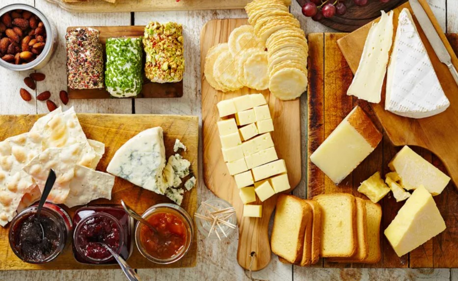 Cheese and cracker platter

