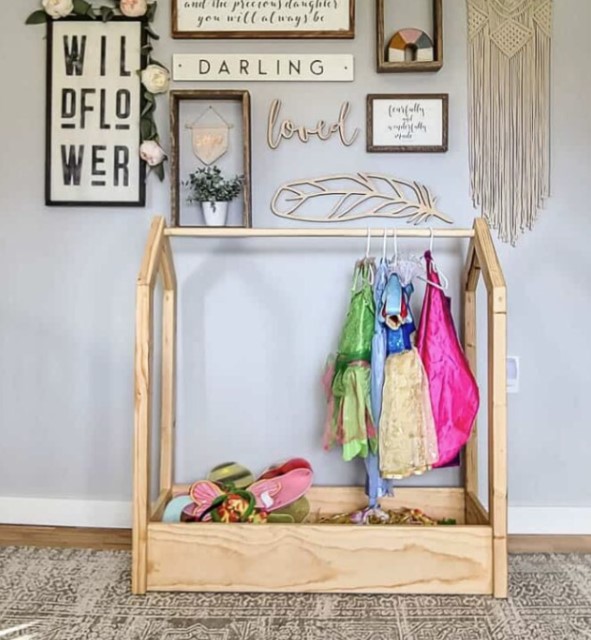 DIY Dress Up Storage For Little Girl