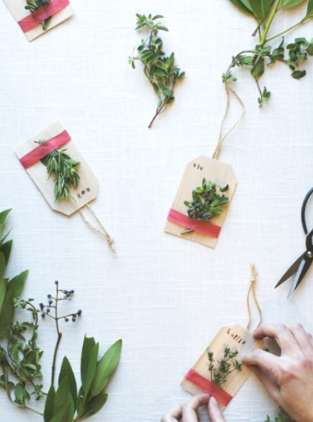 DIY Gift Tag Made Of Fresh Herbs