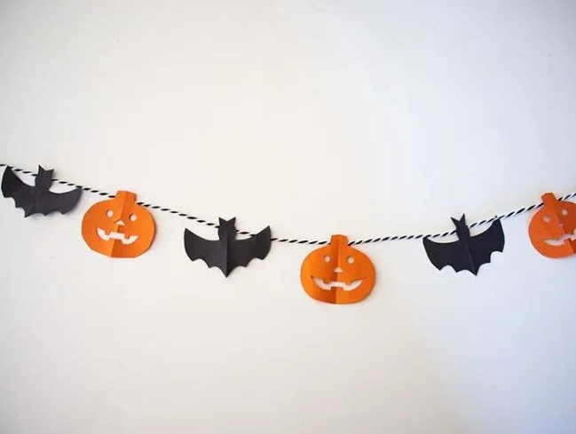 A Pumpkin and Bat Garland