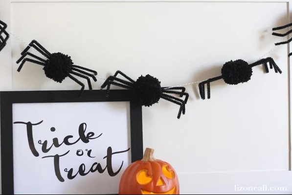 Pom Pom Spider Garland