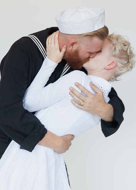 Kissing Sailor and Nurse costumes