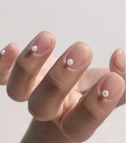 Simple Pearl Nail