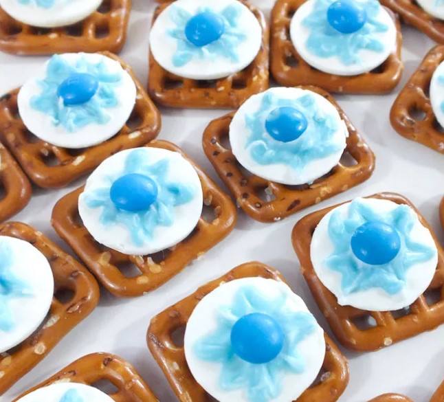 Frozen Snowflake Pretzel