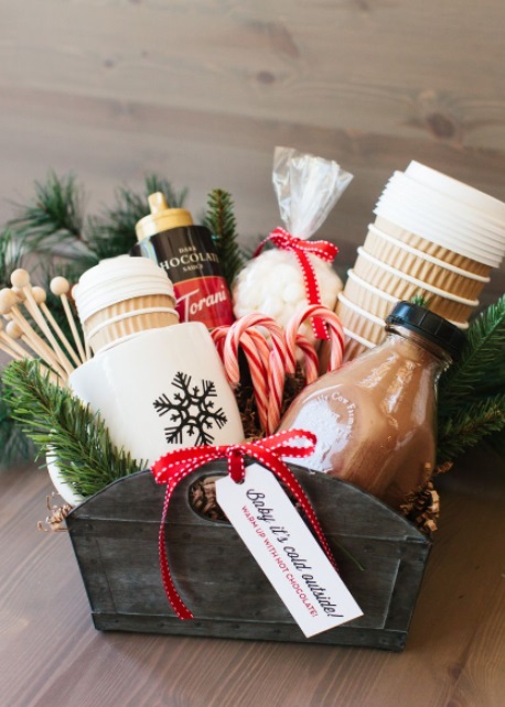 30+ Unique DIY Christmas Gift Baskets That Will Impress Your Loved Ones ...
