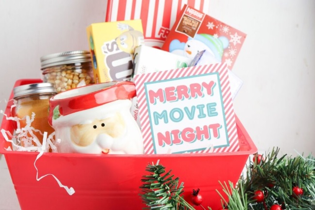 How to Make Easy DIY Gift Baskets for the Holidays - A Helicopter Mom