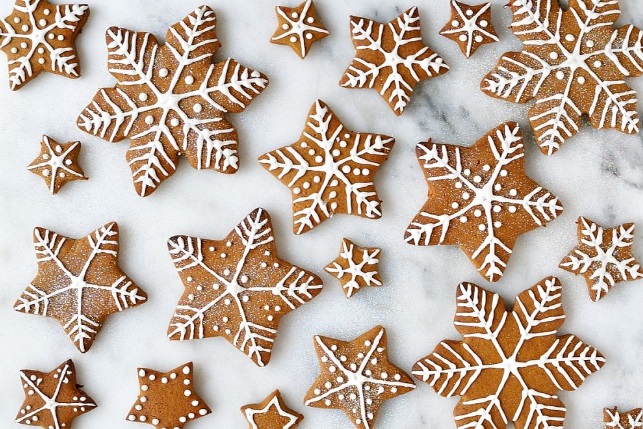 DIY Iced Gingerbread Cookies