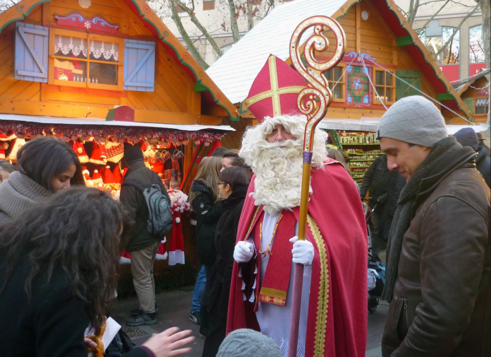 Père Noël: The French Santa Claus