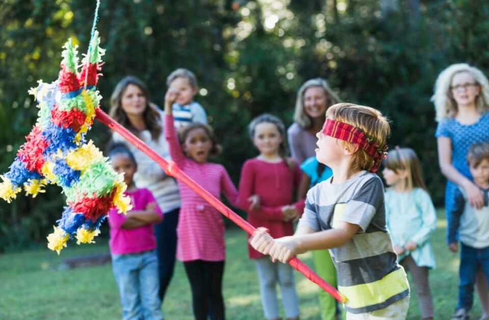 8 year old birthday party ideas - pinata