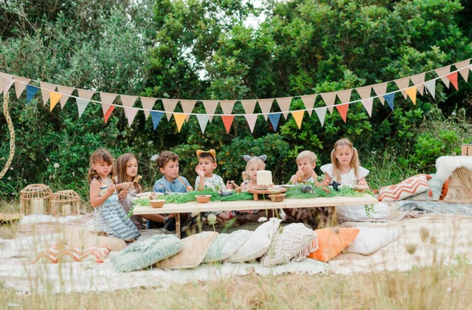 8 year old birthday party ideas - Garden picnic party