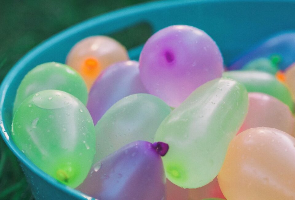 8 year old birthday party ideas - water balloon game