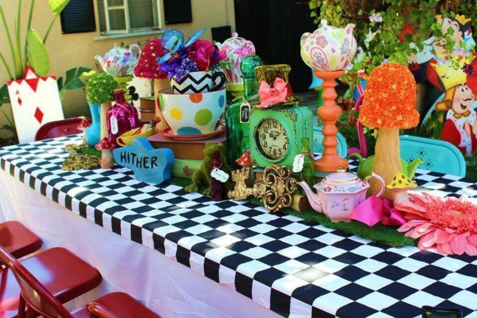 8 year old birthday party ideas - Alice in Wonderland theme