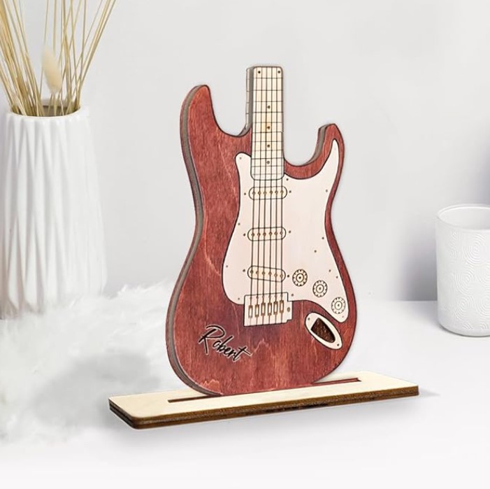 7 Interesting Gifts You Can Buy for A Guitarist