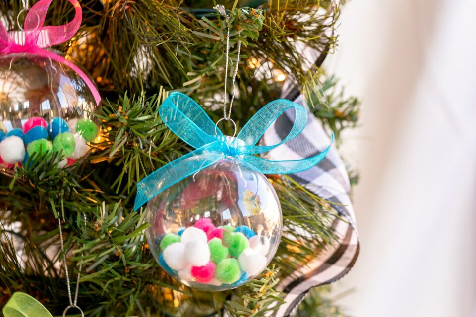 christmas crafts kids - pom pom ornaments