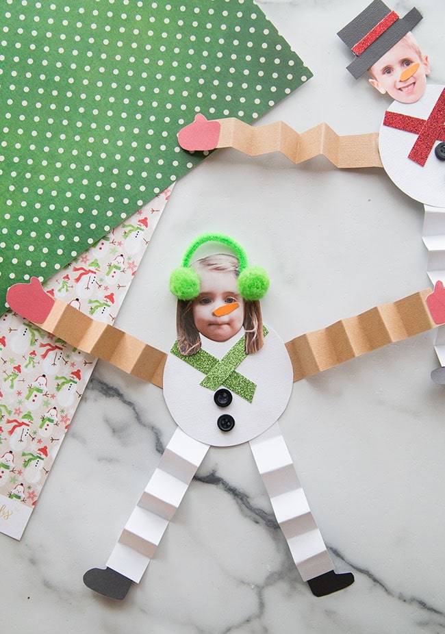 christmas crafts kids - wiggly paper snowman