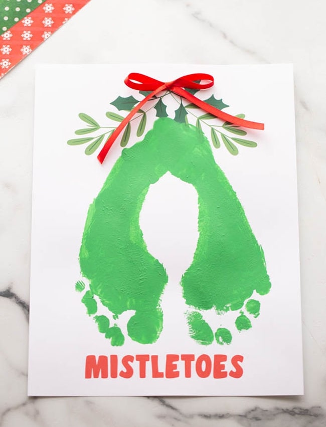 christmas crafts kids - mistletoes footprints