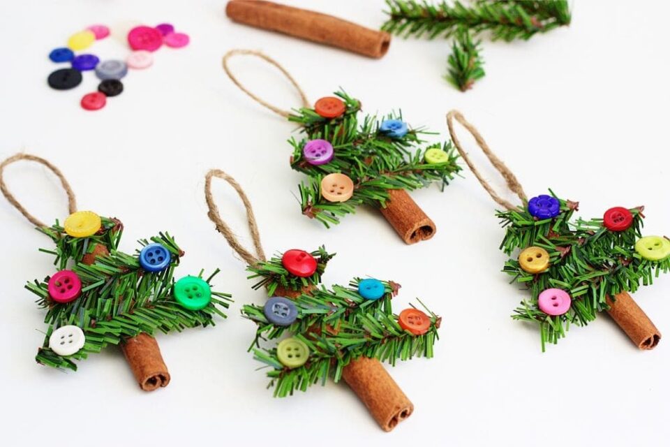 christmas crafts kids - cinnamon stick christmas tree