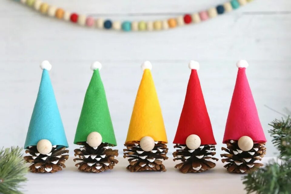 christmas crafts kids - pinecone gnomes