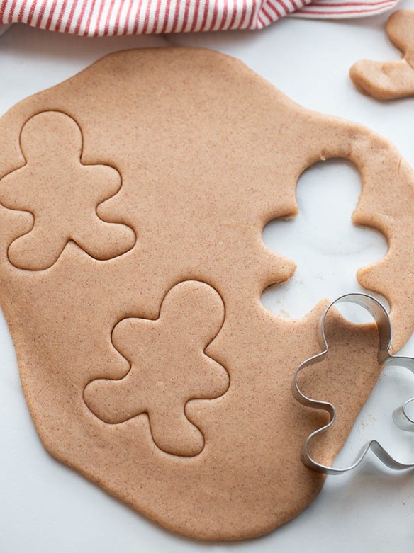 christmas crafts kids - gingerbread play dough