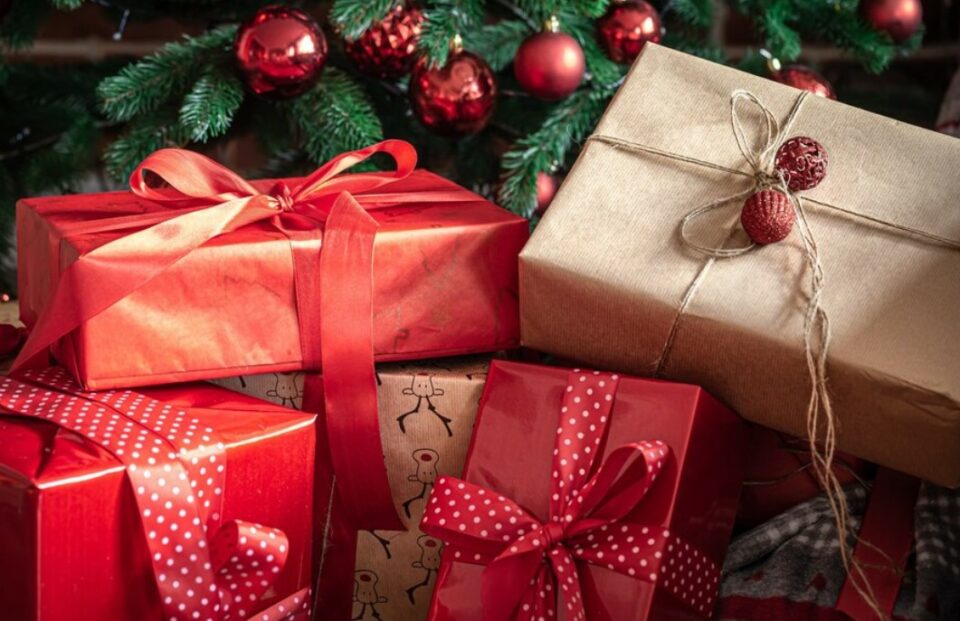 christmas to do checklist - lay out the presents