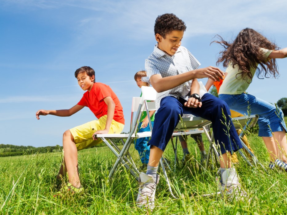 birthday party games - musical chairs