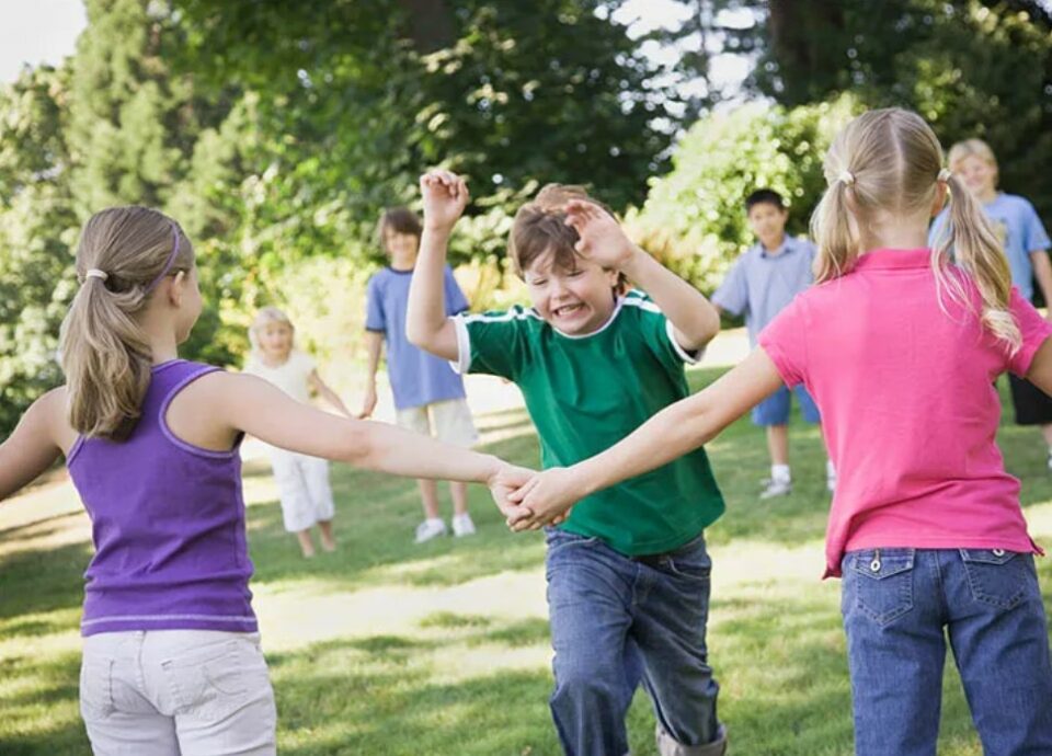 birthday party games - red rover