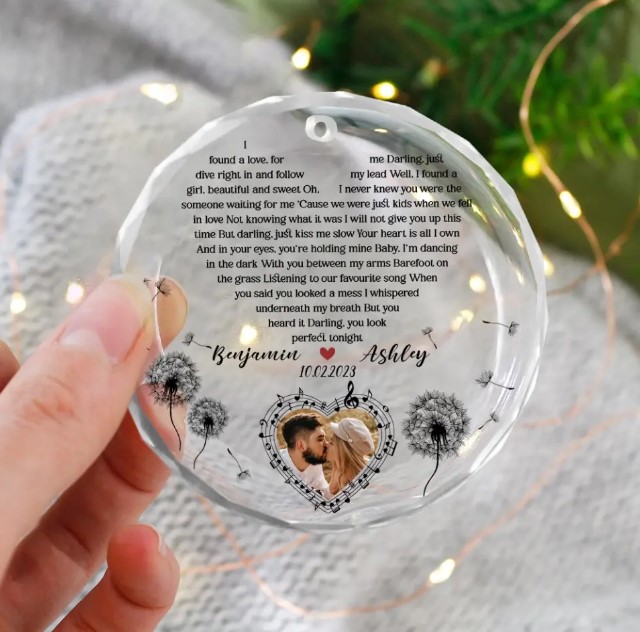 https://storage.googleapis.com/loveable.appspot.com/blog/uploads/2023/12/21100919/Personalized-Christmas-Glass-Ornament.jpg