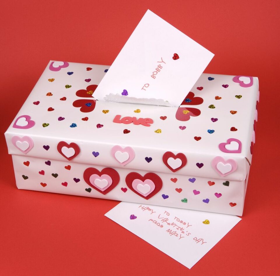 Heart sticker Valentine card box