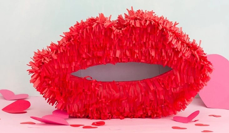 Red Lip Valentine Pinata box