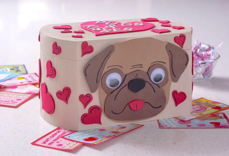 Kisses dog Valentine box 