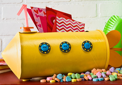 DIY Valentine's Day Box Ideas submarine box