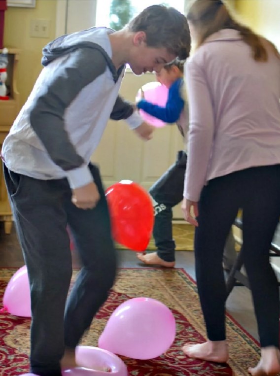 valentines day games for kids - balloon stomp word scramble
