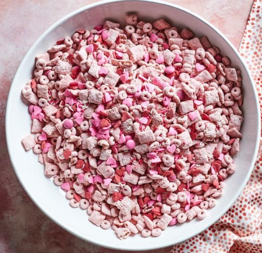 Chocolate-Strawberry Snack Mix