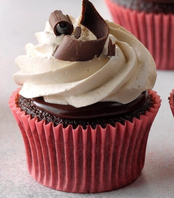 Peanut Butter and Chocolate Filled Cupcakes